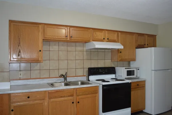 $1,600 | 100 Springfield Street, Unit 1, Three Rivers, MA 01080
