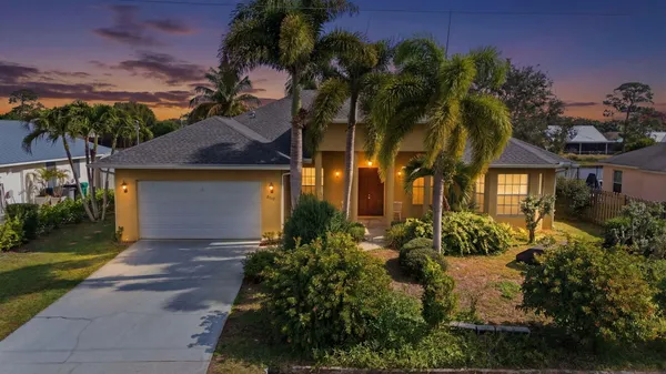 $525,000 | 2019 Southeast Mantua Street, Port St. Lucie, FL 34952