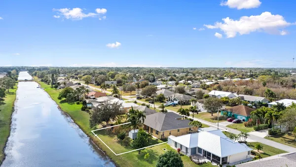$525,000 | 2019 Southeast Mantua Street, Port St. Lucie, FL 34952