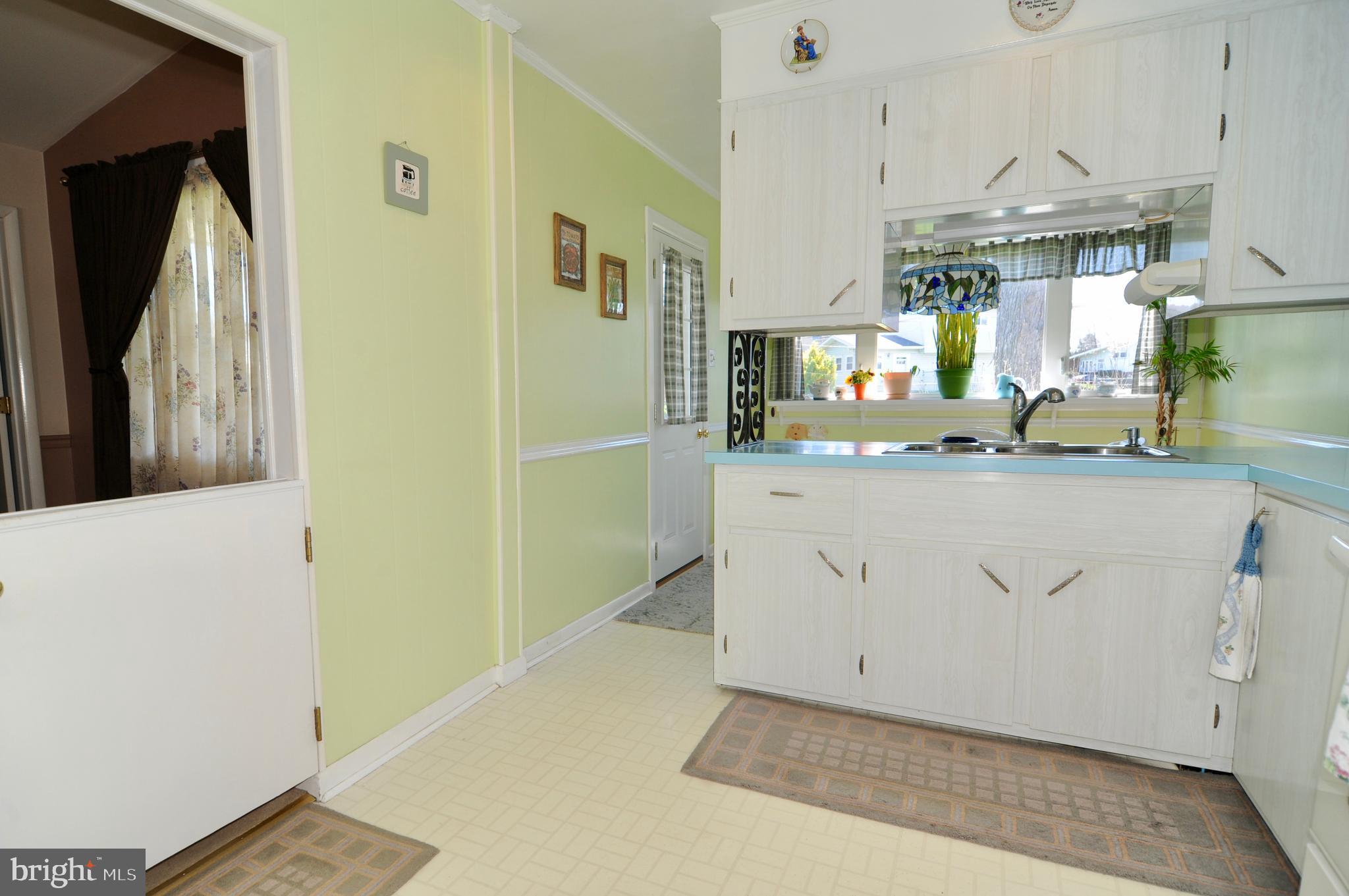 213 Blue Ridge Road Plymouth Meeting, PA 19462 - Photo 9 of 30 Kitchen