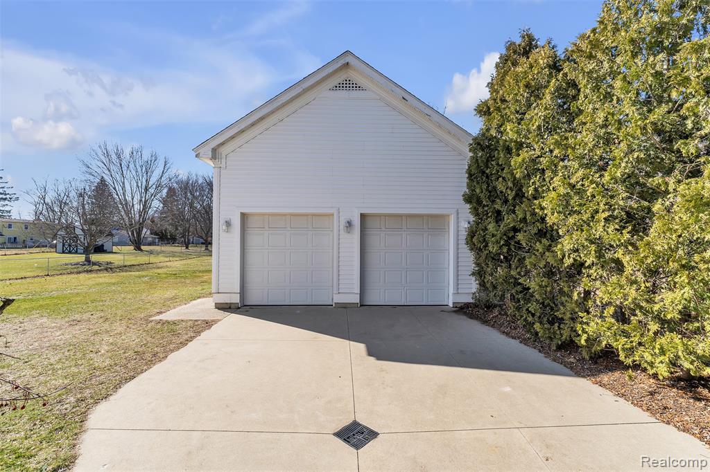 21109 Gill Road Farmington, MI 48335 - Photo 41 of 57