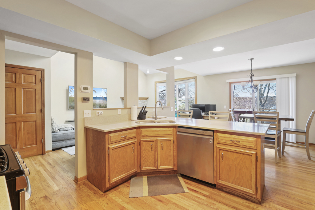 4932 Riedy Place Lisle, IL 60532 - Photo 12 of 36 Gallery Image 12