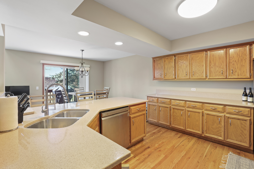 4932 Riedy Place Lisle, IL 60532 - Photo 8 of 36 Gallery Image 8