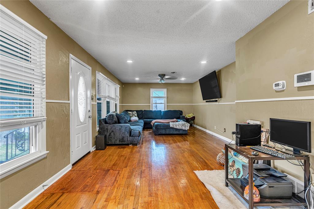4224 Normandy Road Fort Worth, TX 76103 - Photo 5 of 22