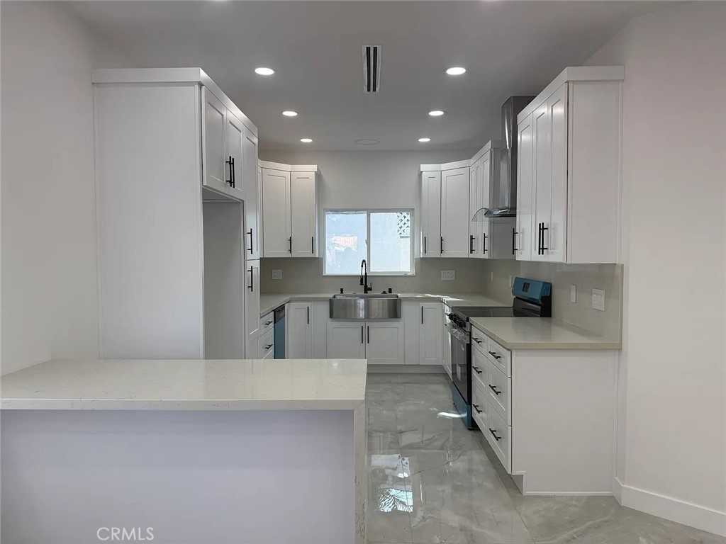 522 Stanford Road Burbank, CA 91504 - Photo 2 of 19