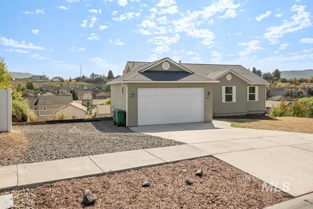 $490,000 | 2411 Cambridge Court, Moscow, ID 83843