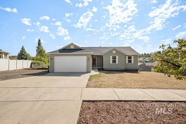 $490,000 | 2411 Cambridge Court, Moscow, ID 83843