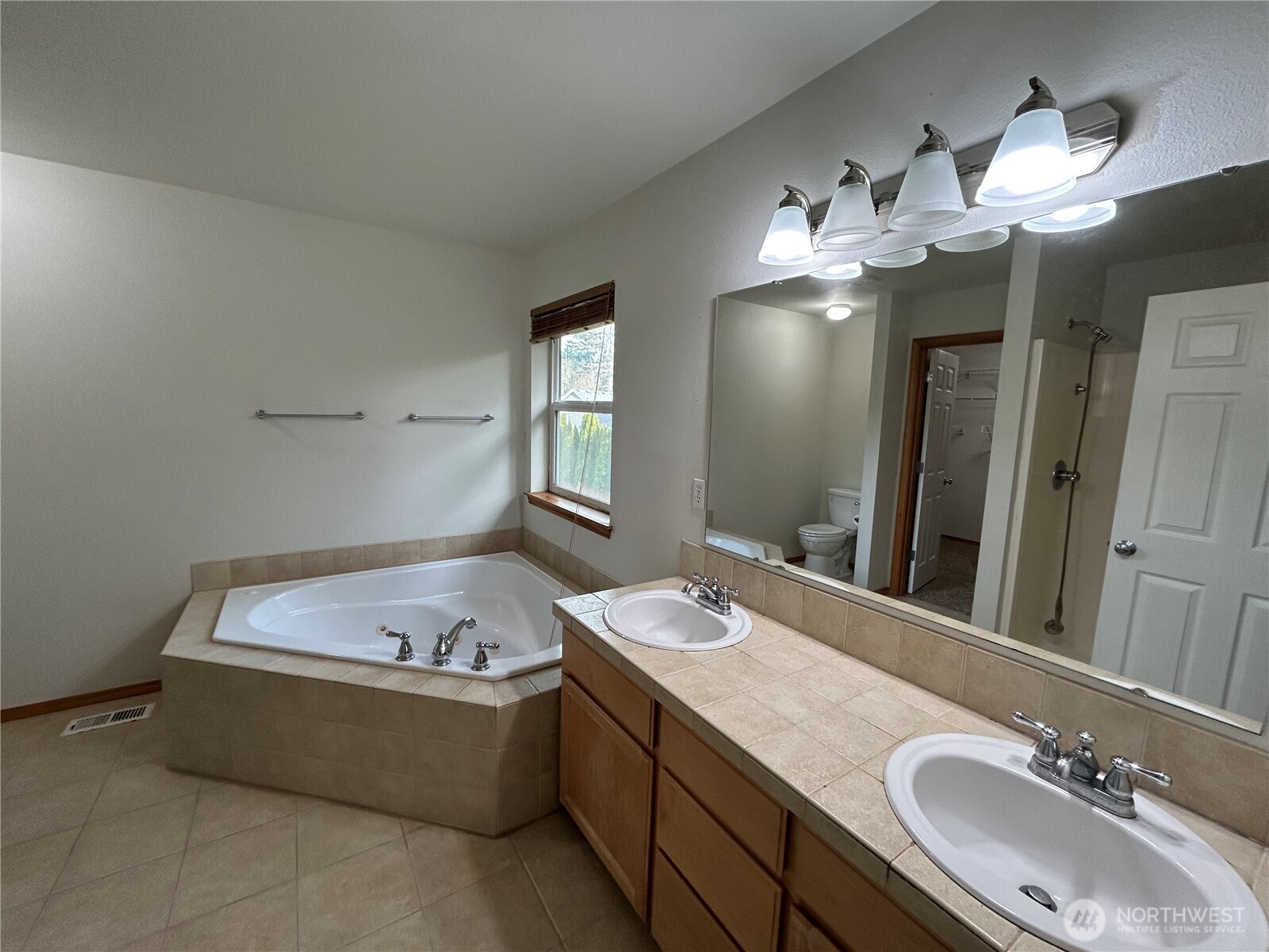 31114 29th Court Southwest Federal Way, WA 98023 - Photo 28 of 40 a bathroom with a tub a double vanity sink and a mirror
