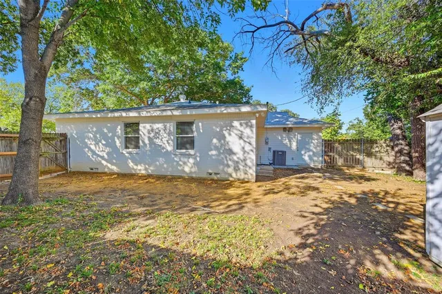 a view of a house with a yard and garage