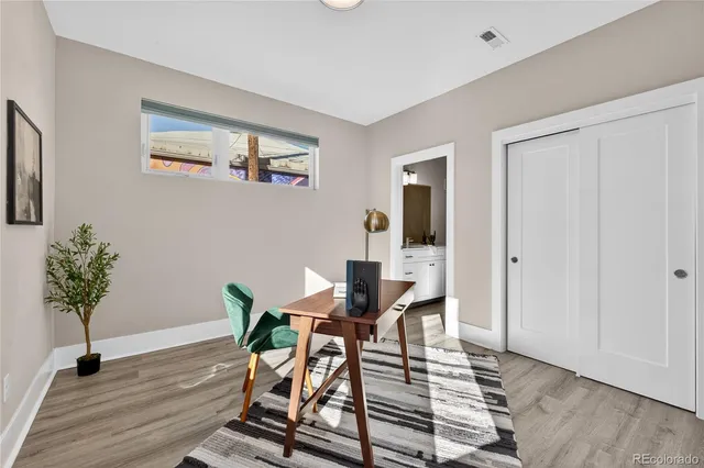 a view of a livingroom with furniture