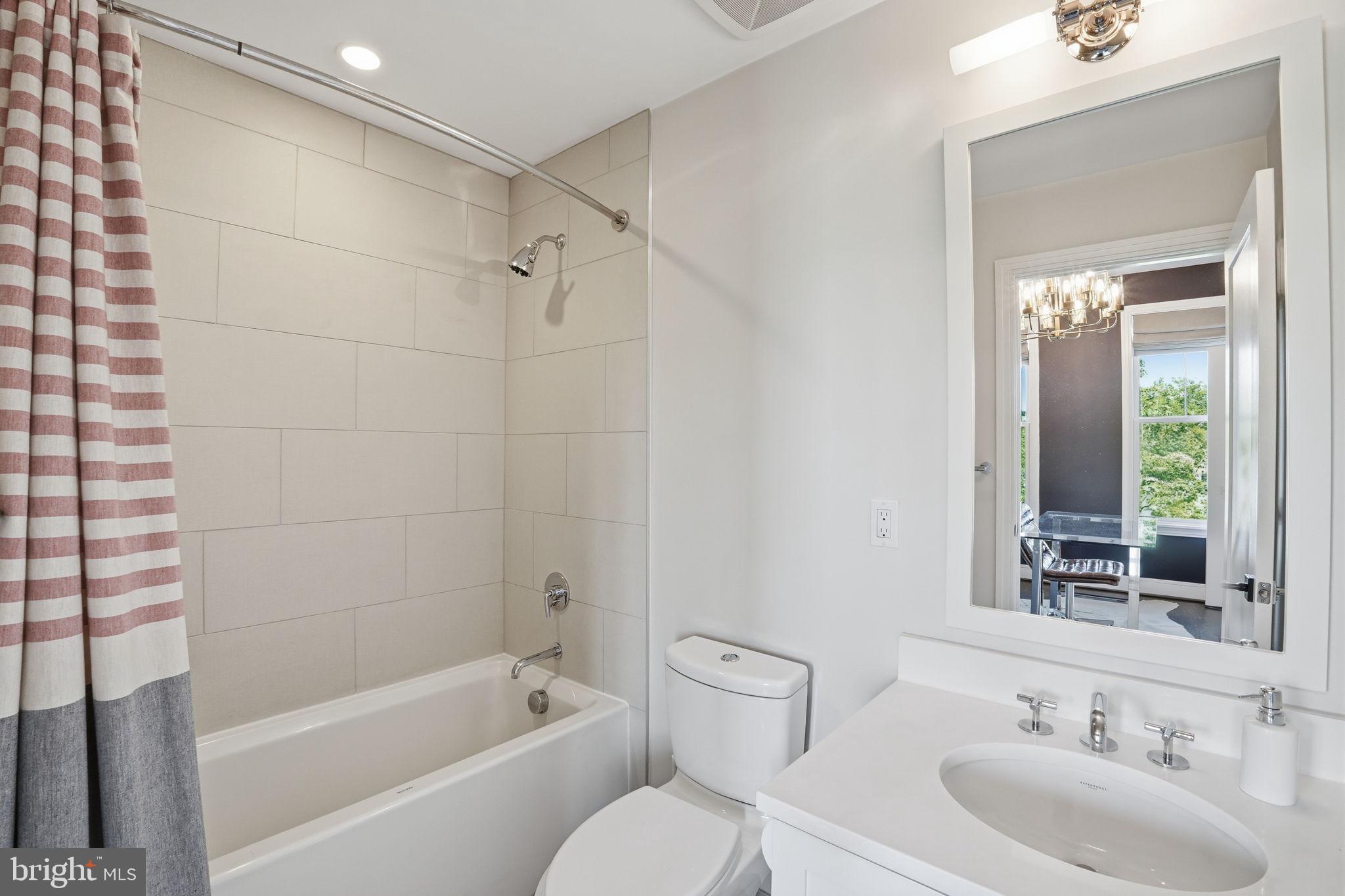 406 13th Street Southeast Washington, DC 20003 - Photo 21 of 36 Bath