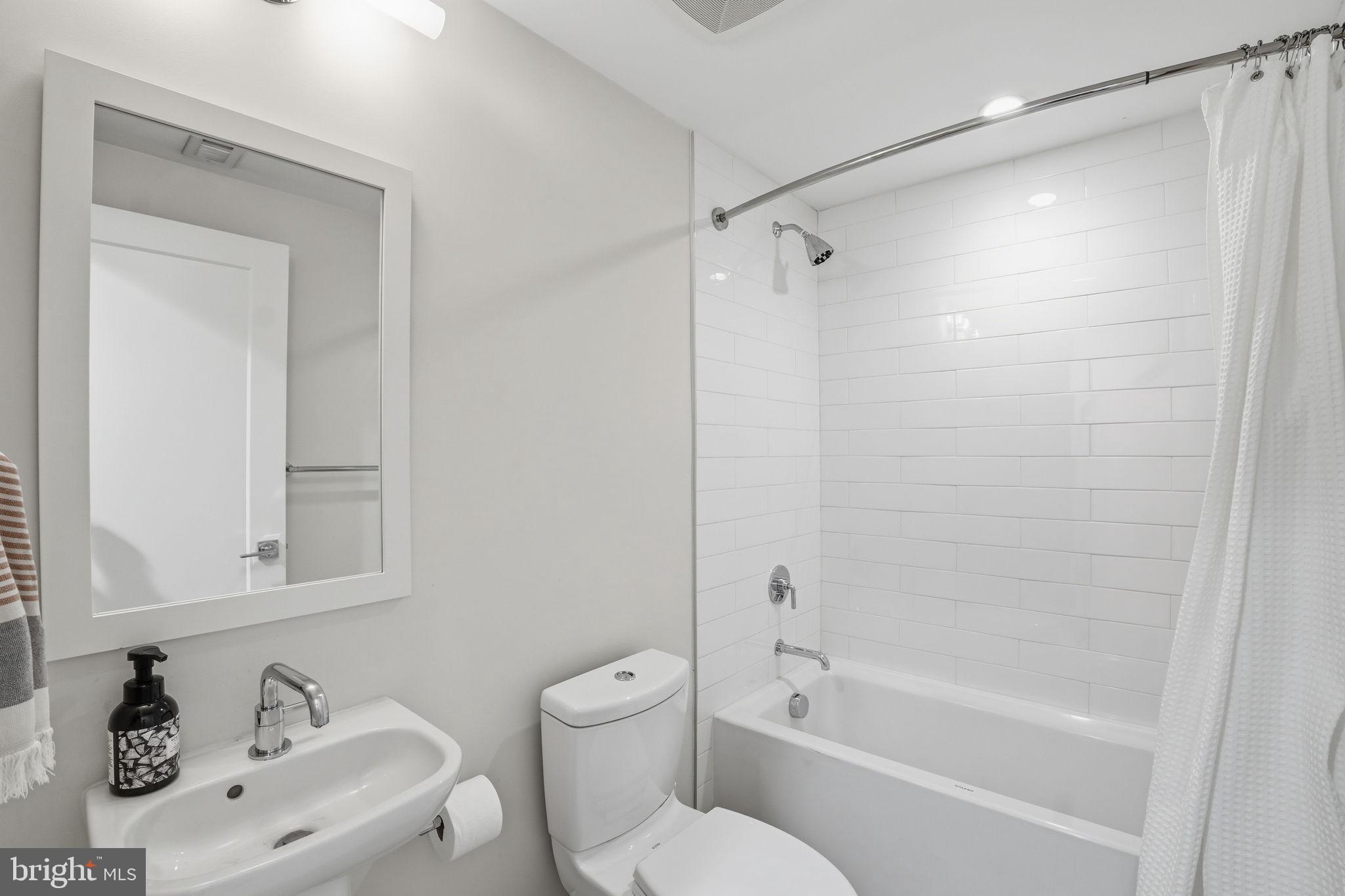 406 13th Street Southeast Washington, DC 20003 - Photo 26 of 36