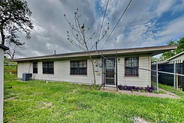 $1,575 | 4310 Boynton Drive, Houston, TX 77045