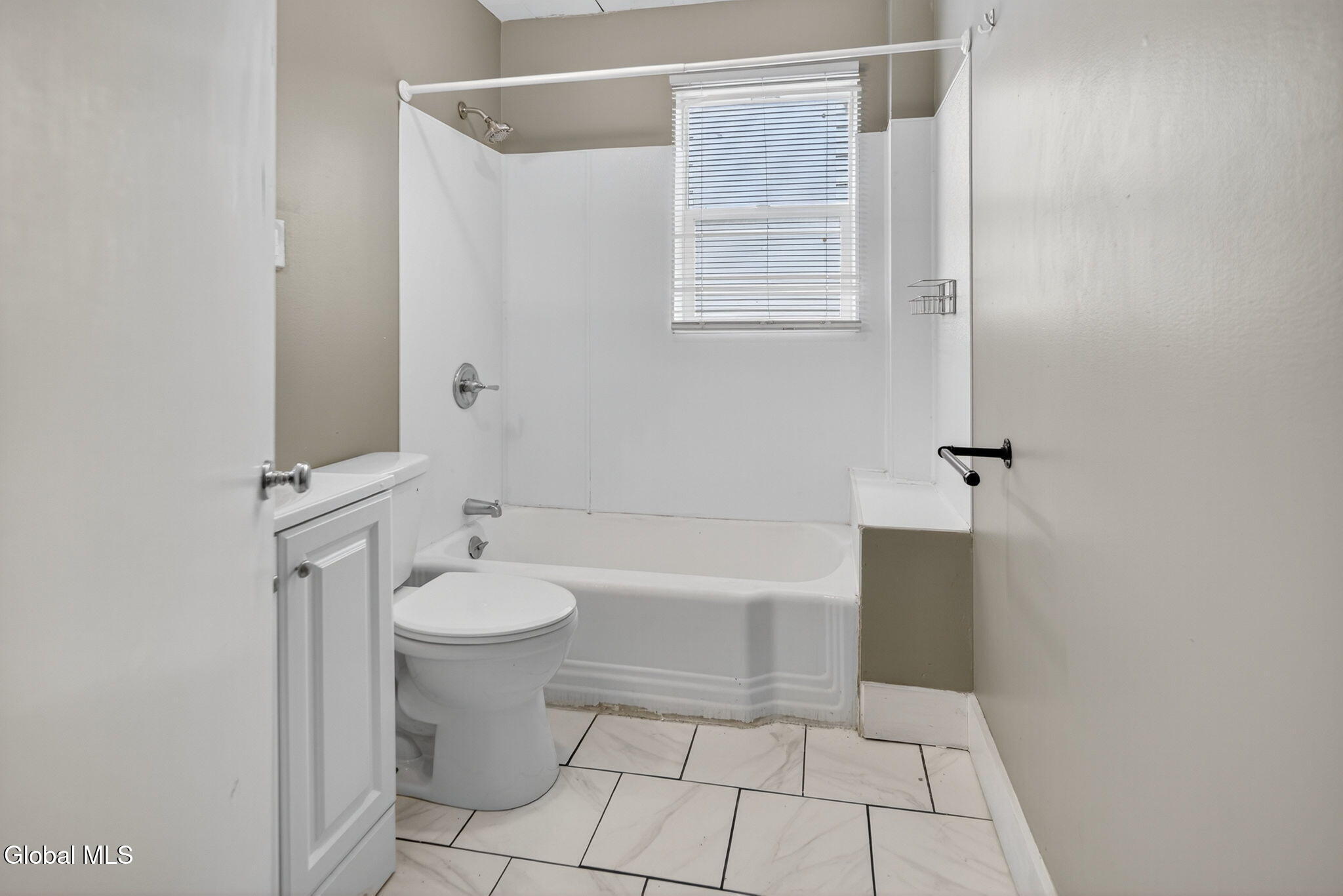 657 State Street Albany, NY 12203 - Photo 12 of 25 12-web-or-mls-012-DSC05772