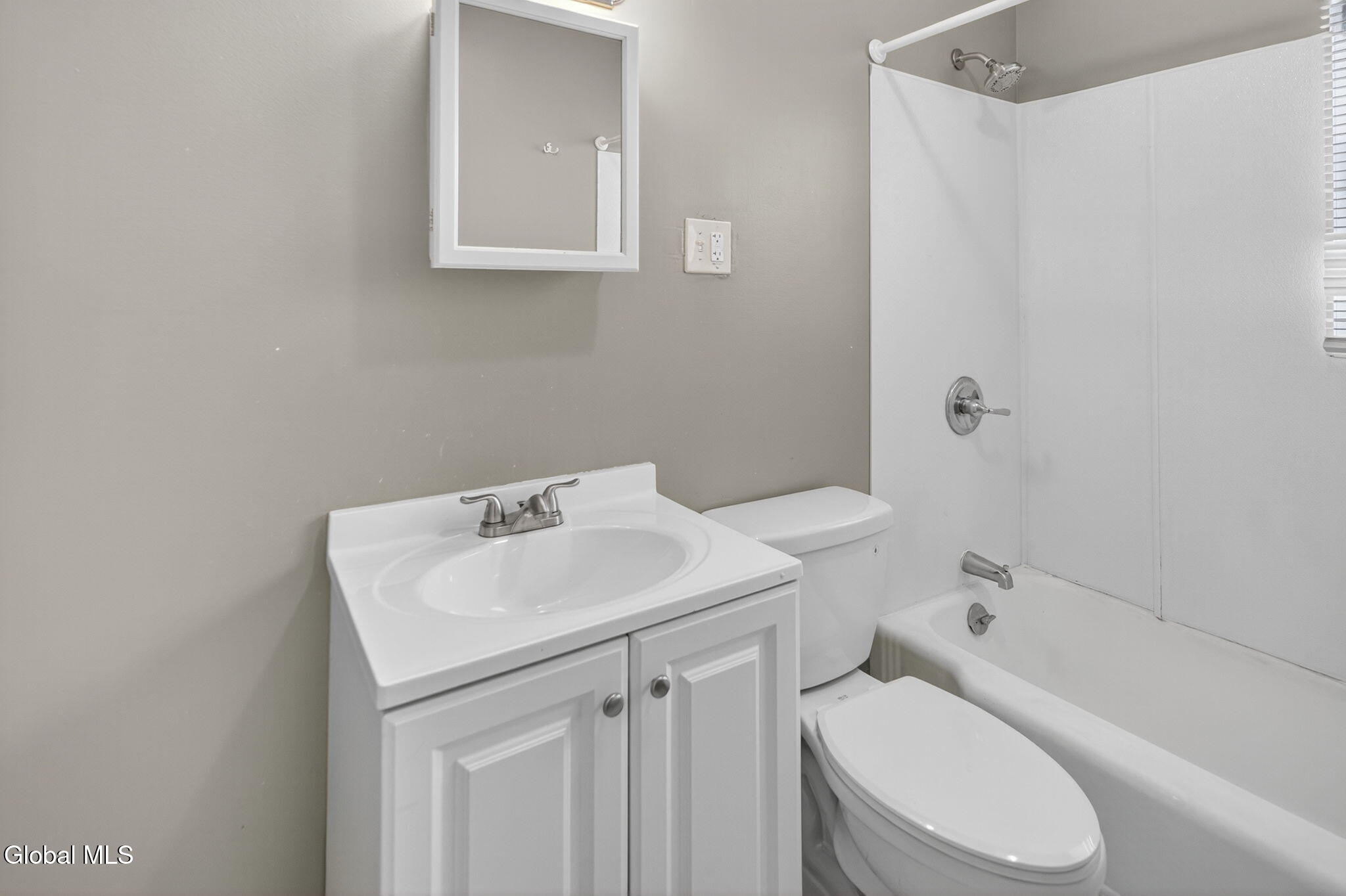 657 State Street Albany, NY 12203 - Photo 13 of 25 13-web-or-mls-013-DSC05778