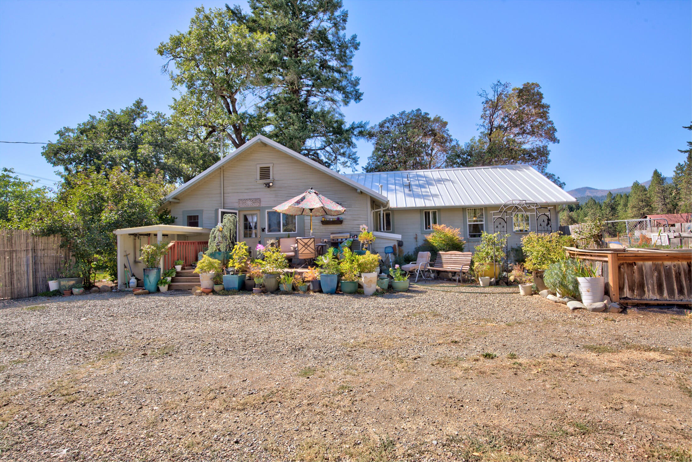 800 Deer Creek Road Selma, OR 97538 - Photo 4 of 42 Side View of Main Home