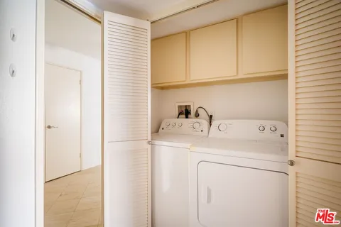 $1,395,000 | 121 South Palm Drive, Unit 401, Beverly Hills, CA 90212