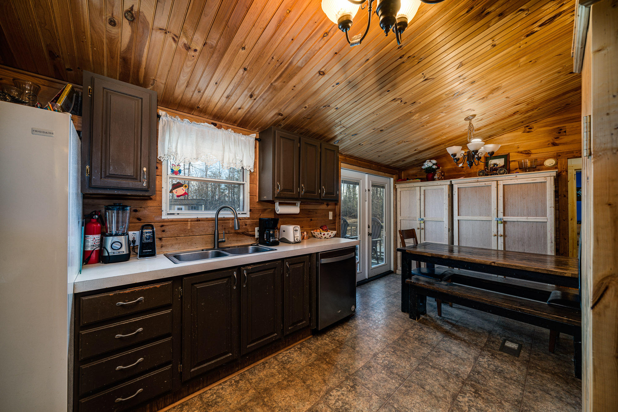 674 Carter Town Road Crossville, TN 38571 - Photo 15 of 37 Kitchen dining-3