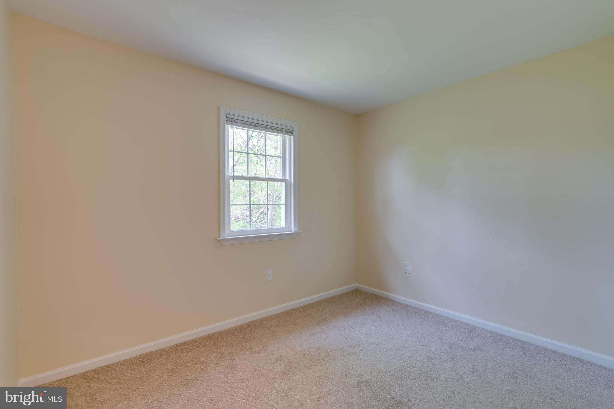 25 Tupelo Street Lititz, PA 17543 - Photo 19 of 20 an empty room with a window