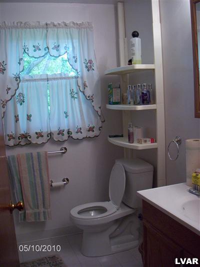 2266 Barrington Road Bethlehem, PA 18018 - Photo 9 of 16 Gallery Image 9