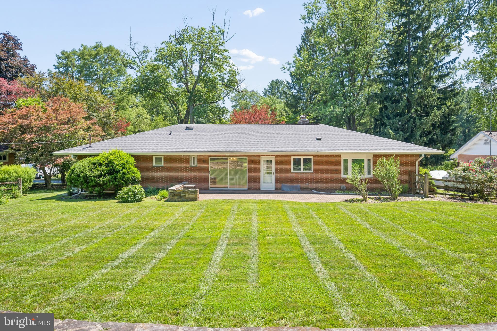 9710 Hillsmere Road Ellicott City, MD 21042 - Photo 38 of 46 Large Premium Yard