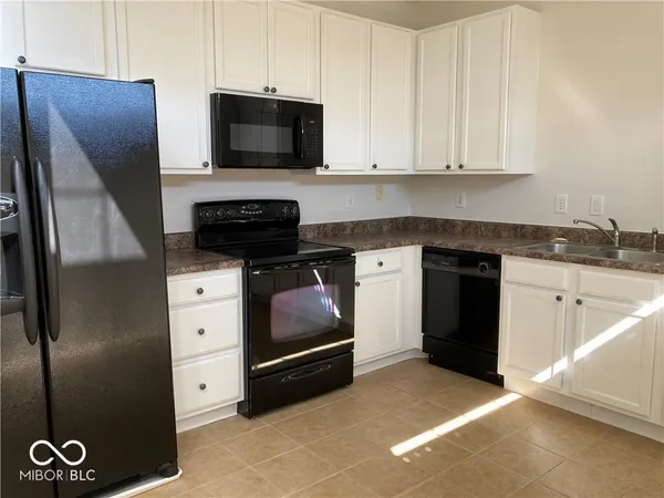 $2,000 | 3981 Eldor Flower Drive, Zionsville, IN 46077