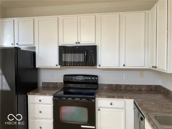 $2,000 | 3981 Eldor Flower Drive, Zionsville, IN 46077