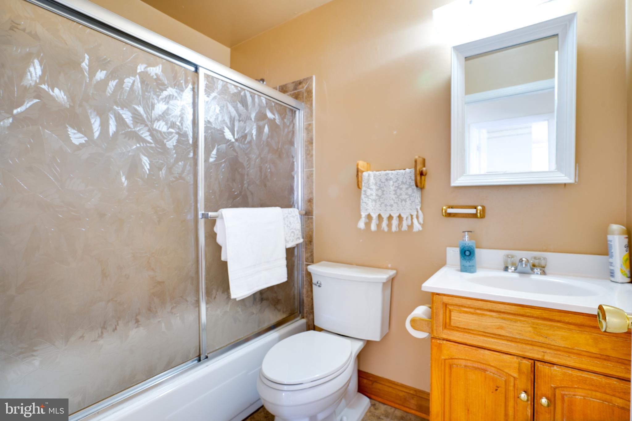 705 North York Road Sterling, VA 20164 - Photo 19 of 30 Hall Bathroom