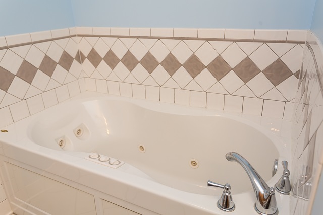 2001 Spitzer Road Broadway, VA 22815 - Photo 17 of 38 a bathroom with a bathtub