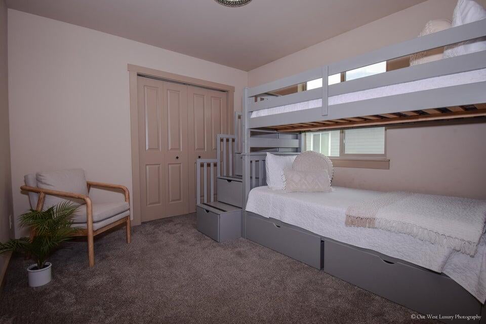 2321 Northeast Colleen Road Prineville, OR 97754 - Photo 15 of 22 15 Guest bedroom