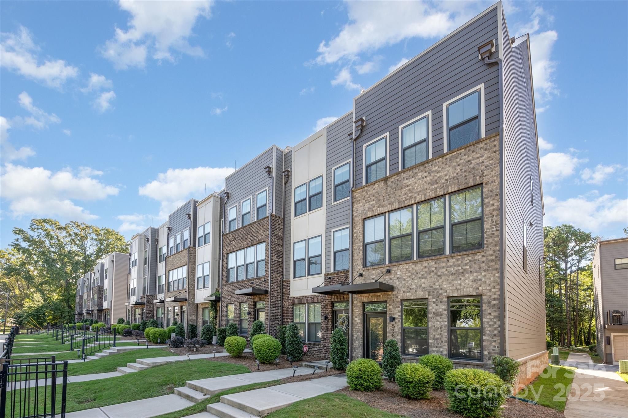 540 Billingsley Road Charlotte, NC 28211 - Photo 2 of 26