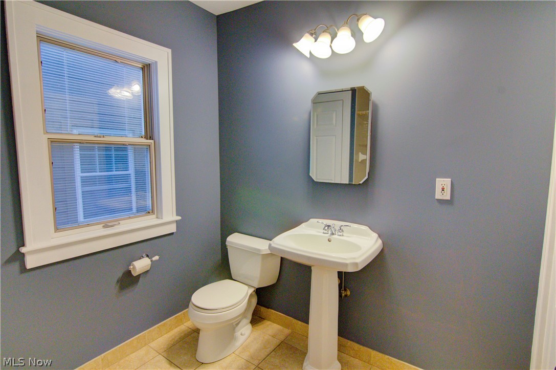 3729 Woodridge Road Cleveland, OH 44121 - Photo 21 of 35 Gallery Image 21