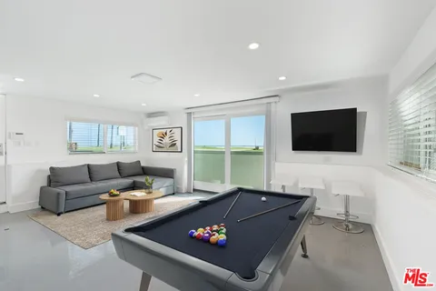 $9,200,000 | 2419 Ocean Front Walk, Venice, CA 90291