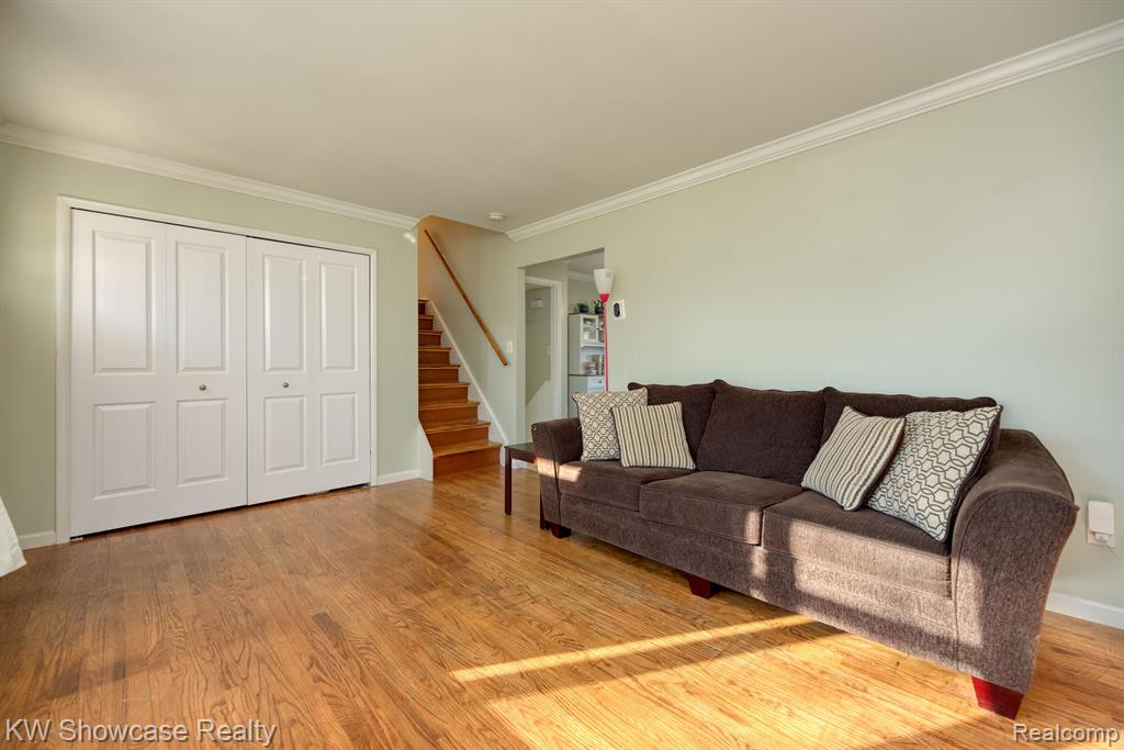 2430 Keith Road West Bloomfield, MI 48324 - Photo 5 of 21