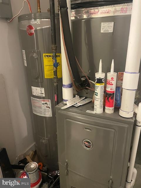 724 Taylor Street Northwest, Unit 1 Washington, DC 20011 - Photo 28 of 36 a bathroom with a sink and a mirror