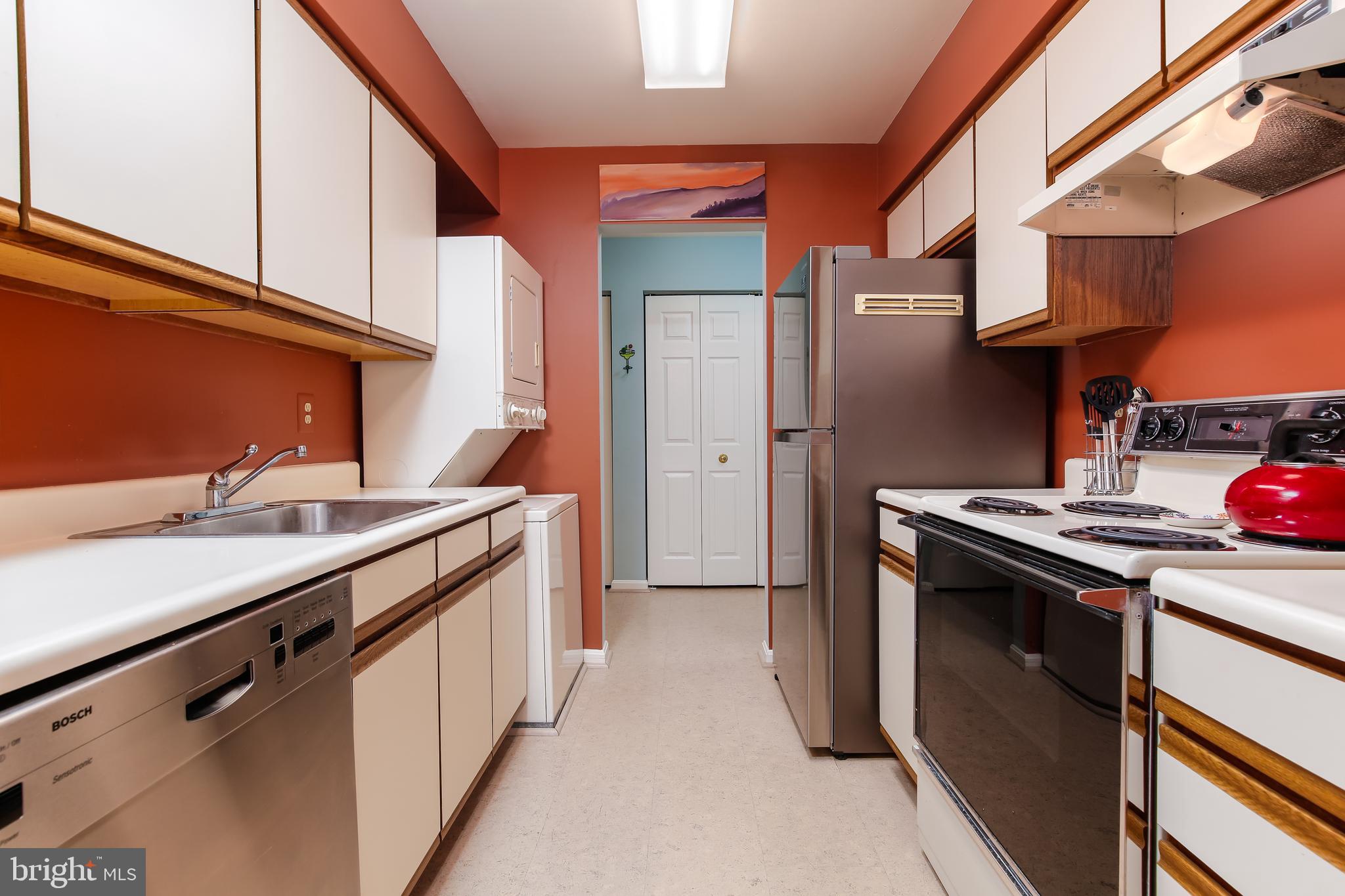 8585 Falls Run Road, Unit J Ellicott City, MD 21043 - Photo 5 of 17 Kitchen with newer SS refrigerator/dishwasher