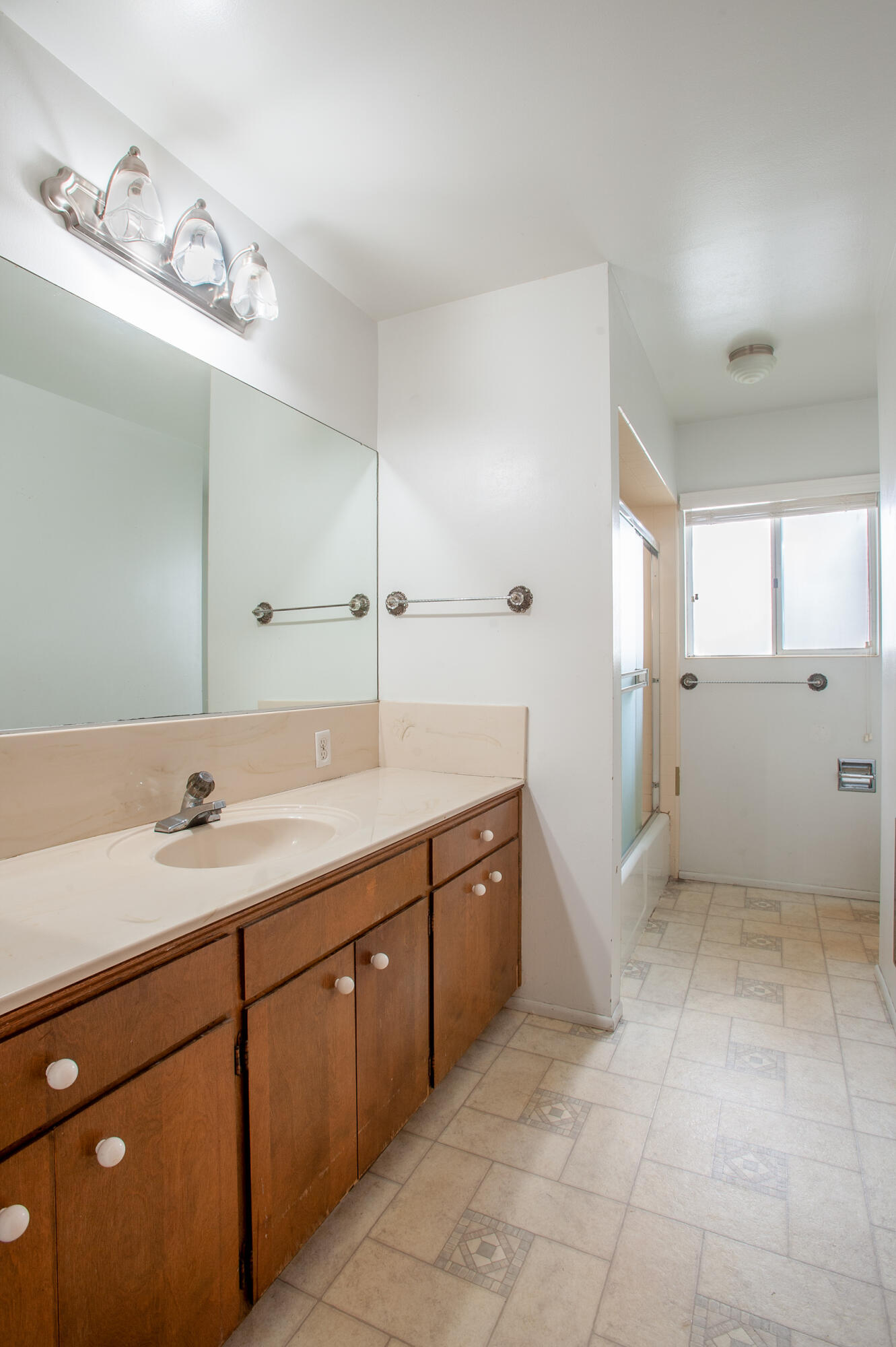 5438 Cameo Road Carpinteria, CA 93013 - Photo 15 of 18 Bathroom