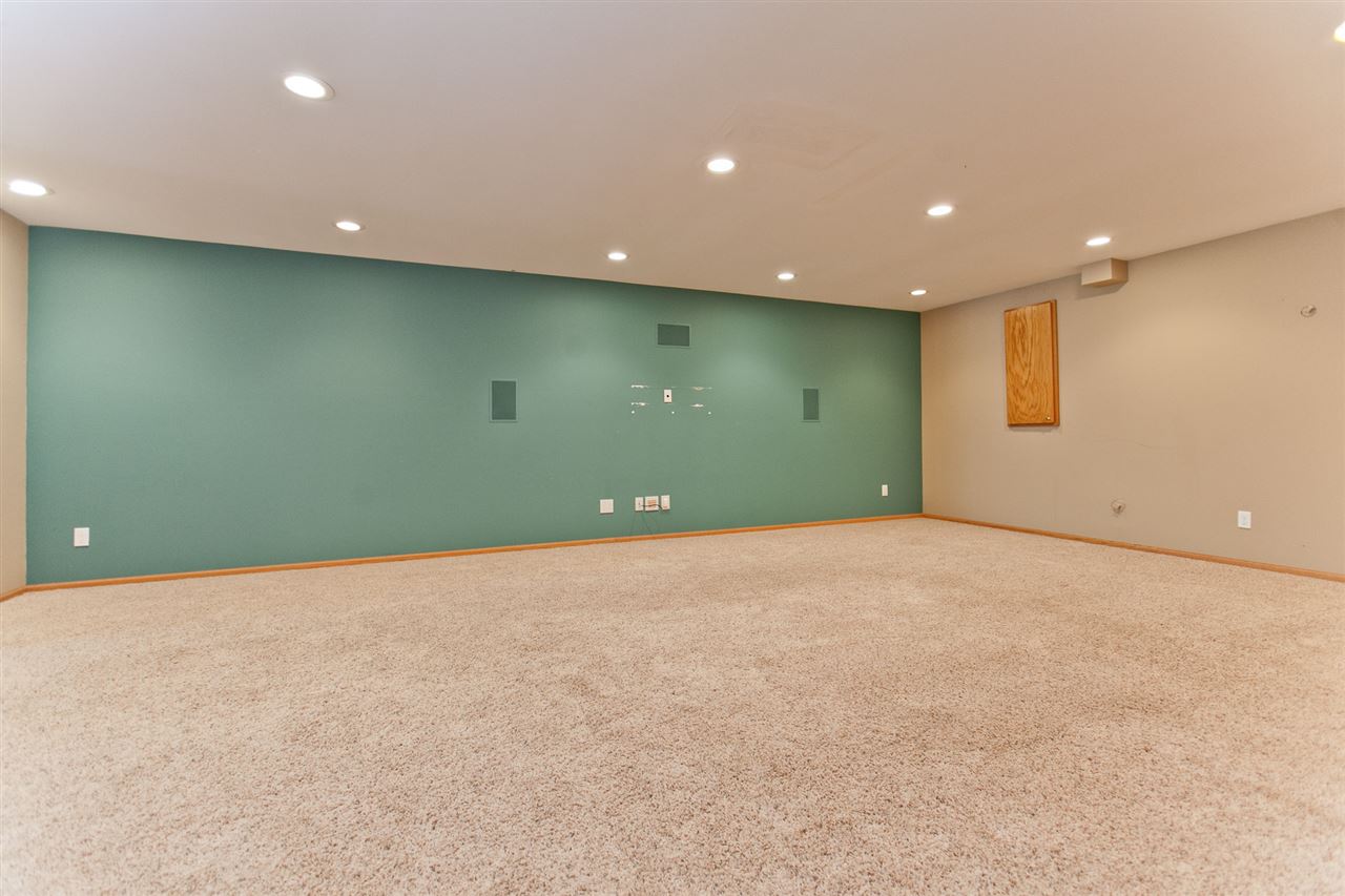 2030 Newcastle Road Marion, IA 52302 - Photo 21 of 25 Gallery Image 21