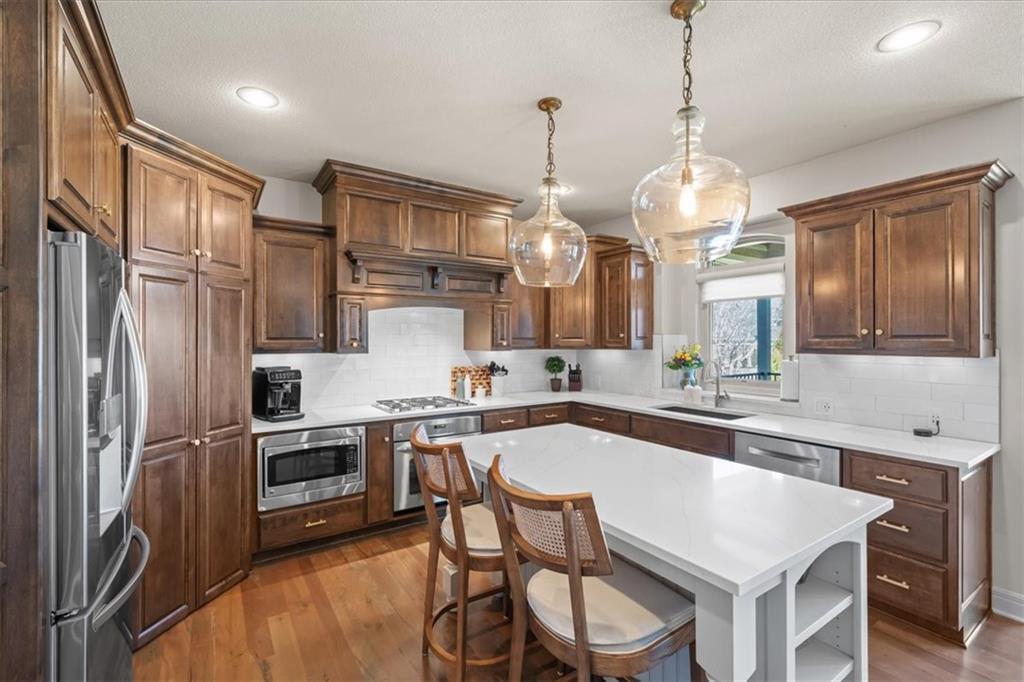 15533 England Street Overland Park, KS 66221 - Photo 13 of 55