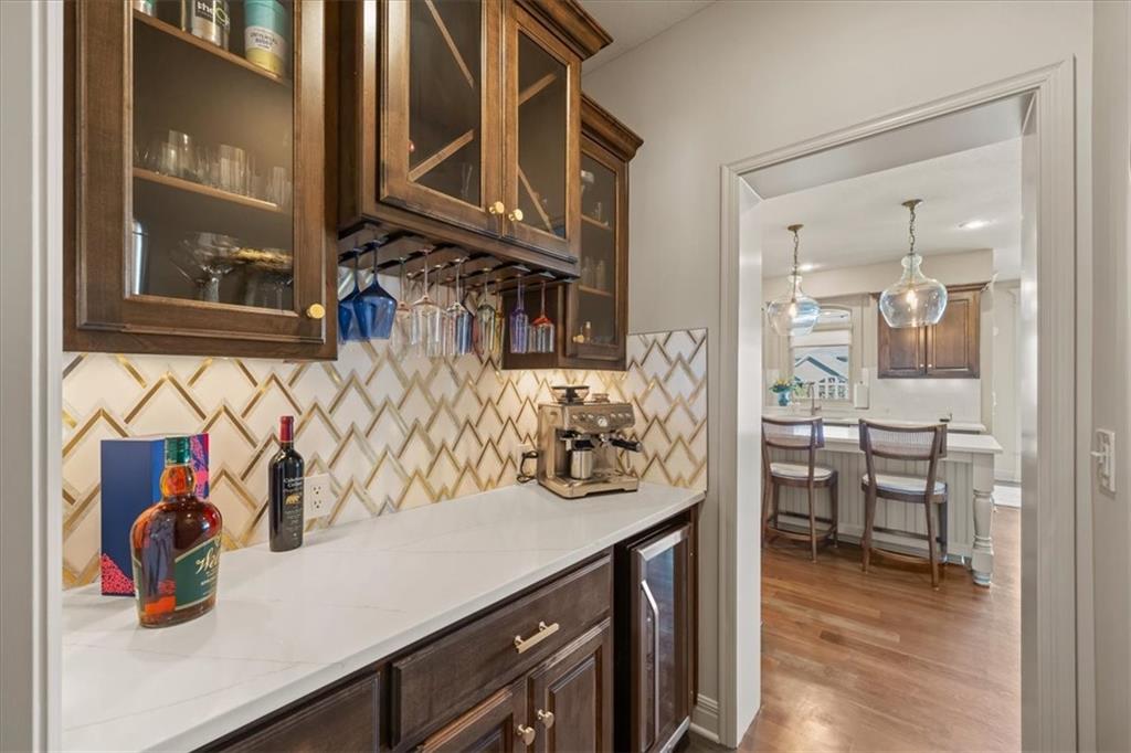 15533 England Street Overland Park, KS 66221 - Photo 16 of 55