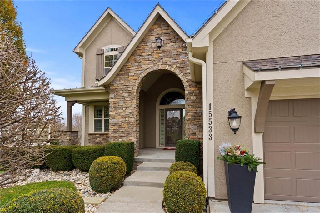 15533 England Street Overland Park, KS 66221 - Photo 3 of 55