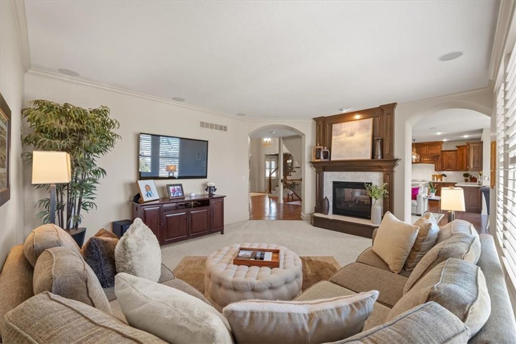 15533 England Street Overland Park, KS 66221 - Photo 6 of 55