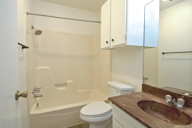 a view of a backyard with pathway