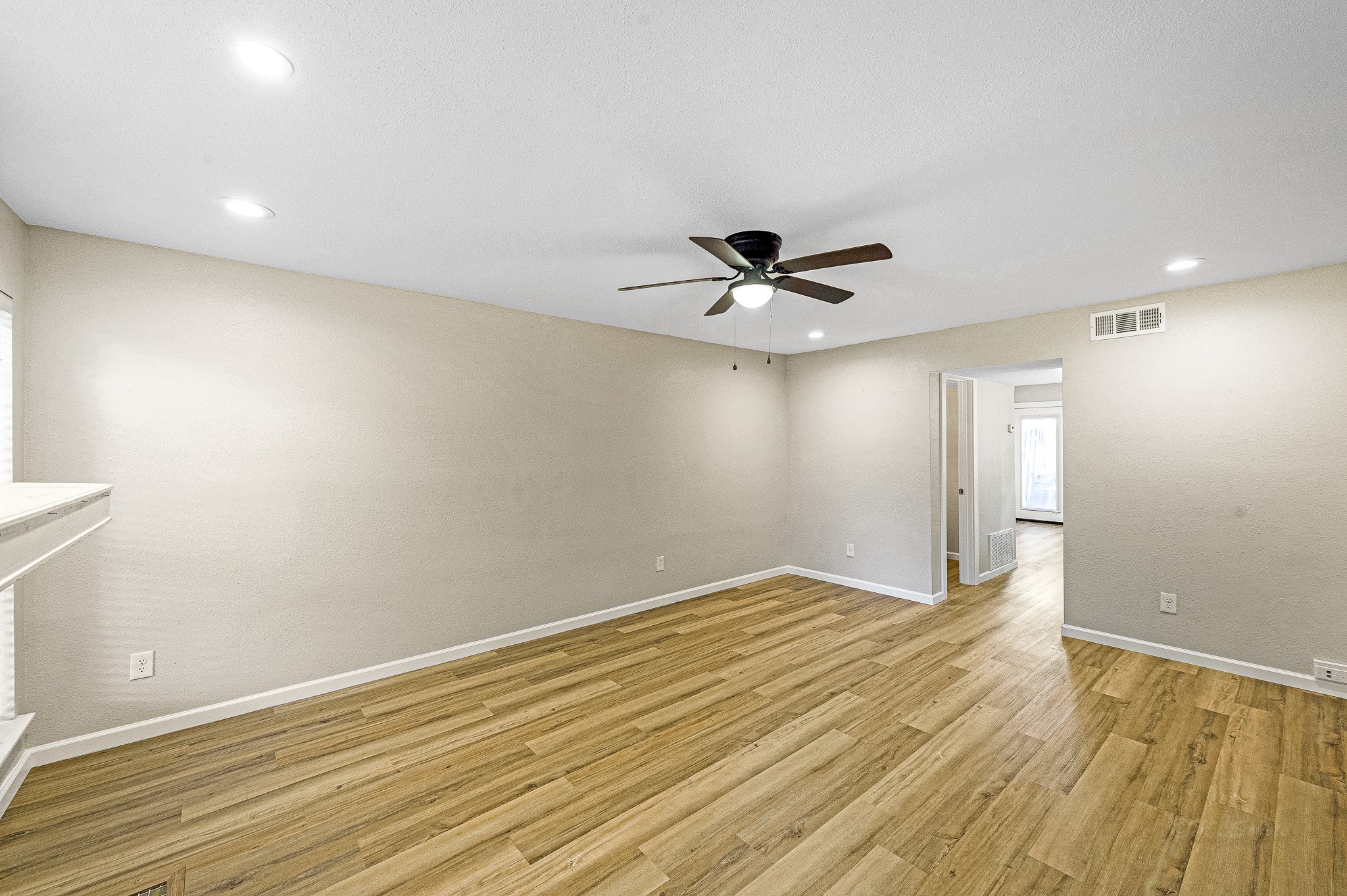 1500 Sandy Springs Road, Unit 35 Houston, TX 77042 - Photo 4 of 26