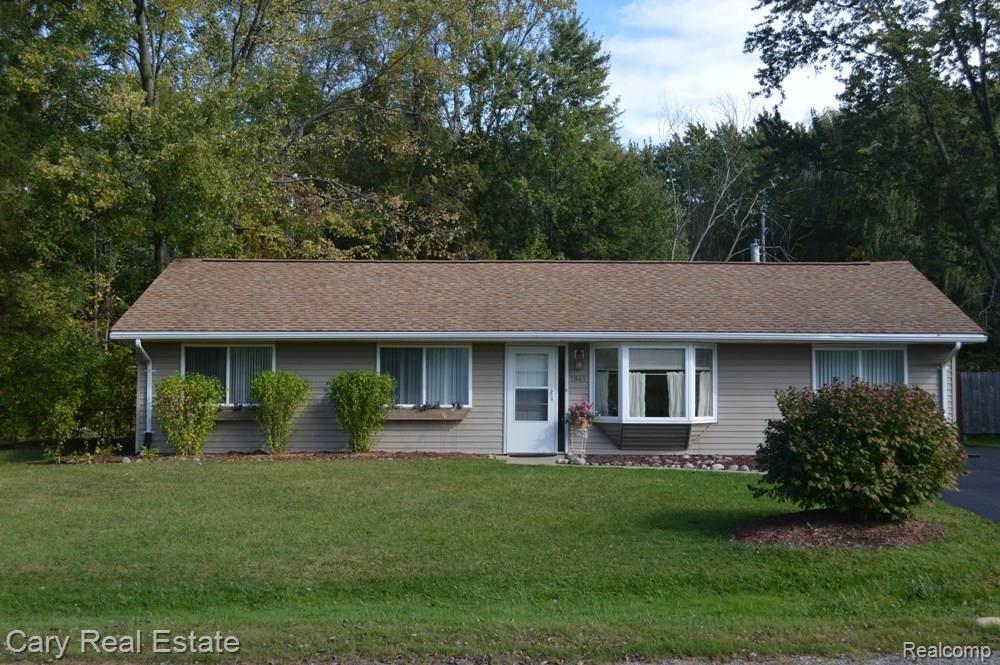 1841 Henbert Road West Bloomfield, MI 48324 - Photo 1 of 23 1Front.JPG