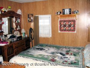 East Oak Drive Lititz, PA 17543 - Photo 4 of 7 Gallery Image 4