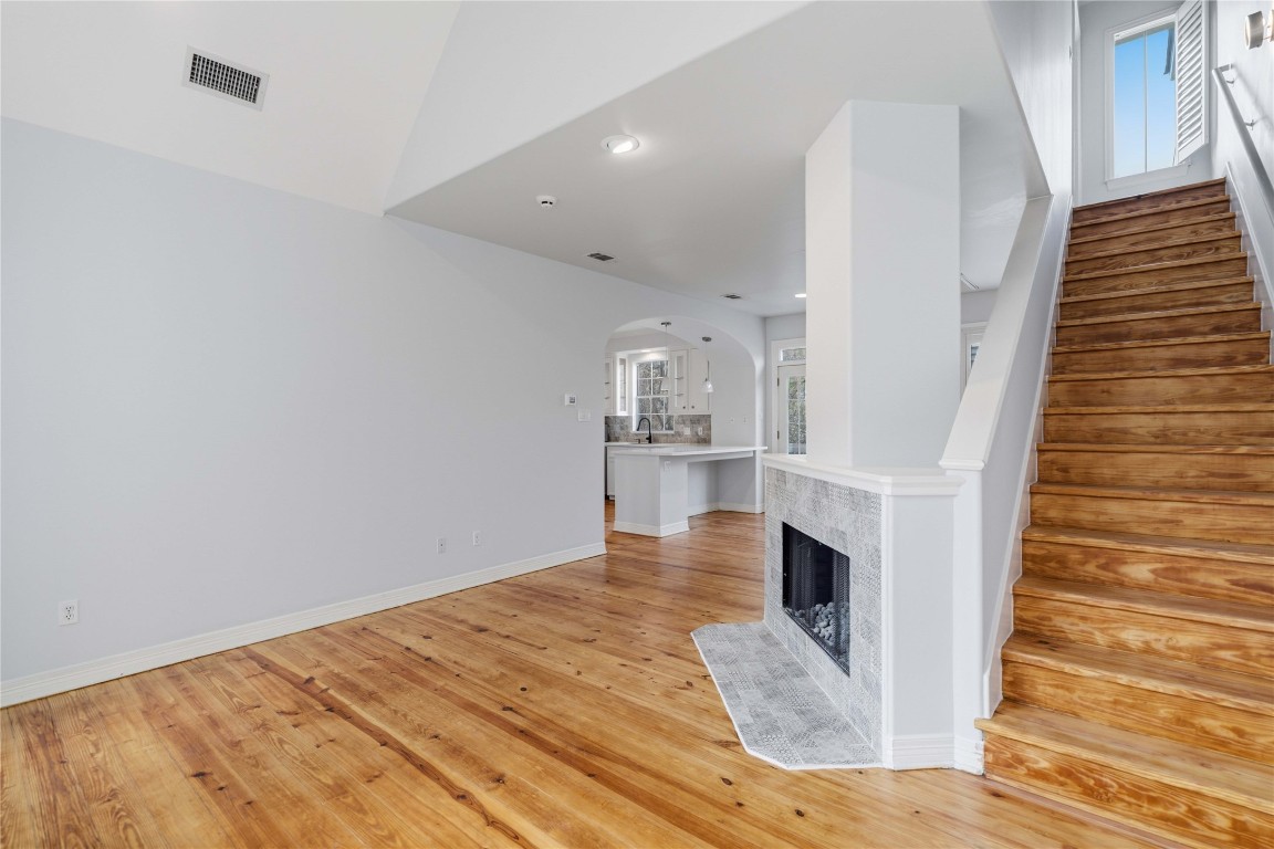 421 Harvard Street, Unit E Houston, TX 77007 - Photo 13 of 21 Stairs to 3rd floor