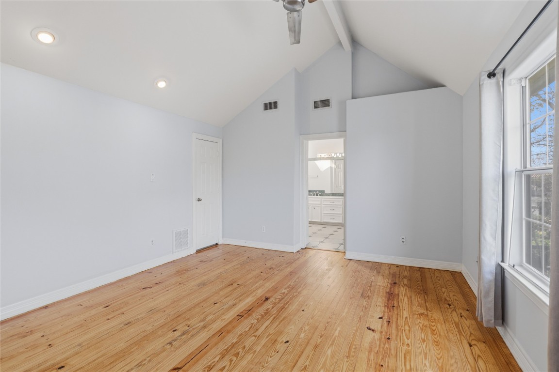 421 Harvard Street, Unit E Houston, TX 77007 - Photo 17 of 21 Primary bedroom