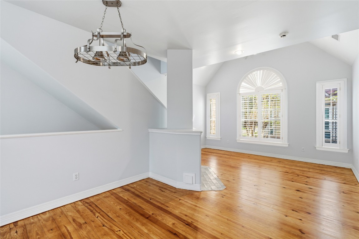 421 Harvard Street, Unit E Houston, TX 77007 - Photo 4 of 21 Formal living on 2nd floor