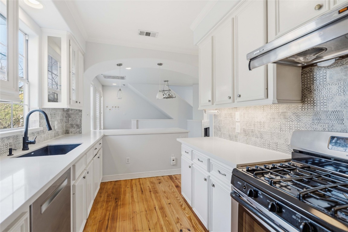 421 Harvard Street, Unit E Houston, TX 77007 - Photo 7 of 21